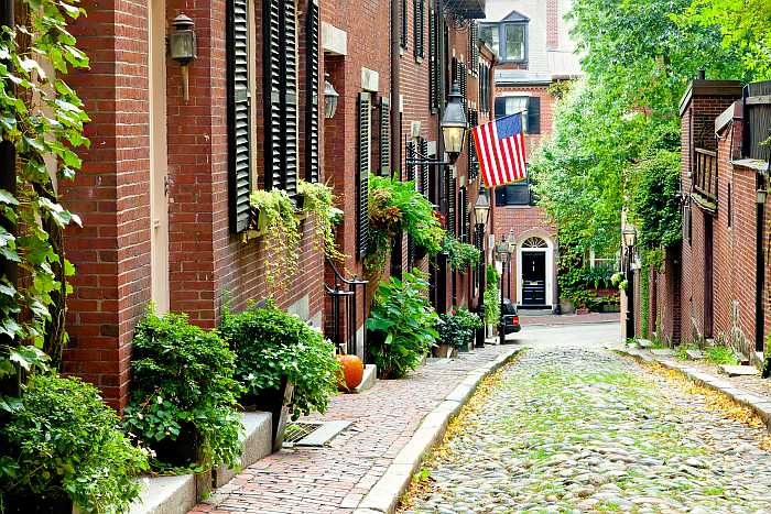 Cobblestone street in the Beacon Hill neighborhood (Photo: Envato)