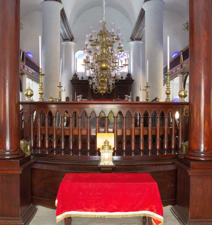 Mikve Israel-Emanuel Synagogue Interior (Photo: Curaçao Tourist Board)