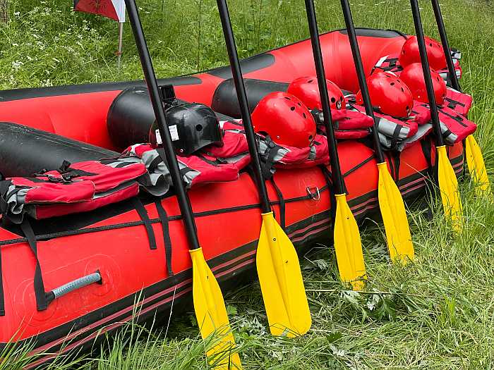 Whitewater rafting in Clear Creek River (Photo: Envato)