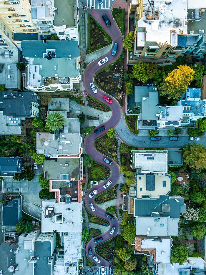 Lombard Street in San Francisco (Photo: Brandon Nelson - Unsplash)