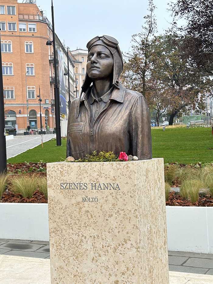 Hannah Szenes Statue (Photo: Andrea Medgyesi)