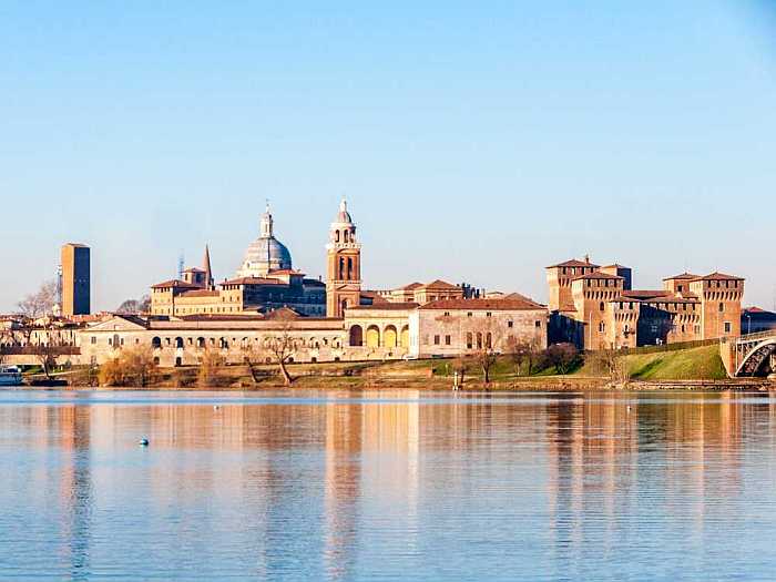 View of Mantua from the river (Pixabay)