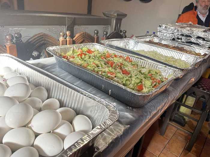  Food prepared for both refugees and the volunteers by United Hatzalah volunteers. (Photo: Volunteers of United Hatzalah)