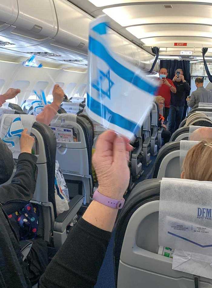 Ukrainian refugees seeking safety aboard Air Moldova flight to Israel. Many reuniting with family in Israel. (Photo: Volunteers of United Hatzalah)