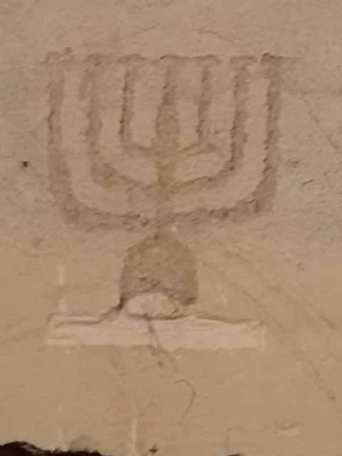 Etching of seven-branch Menorah under the streets in the former Jewish quarter in Nice (Photo: Via Nissa)