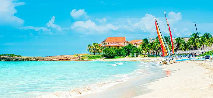 Tropical beach vacation (photo: Envato)