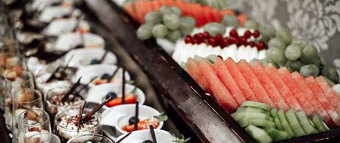 Passover programs provide meals (Photo: Envato)