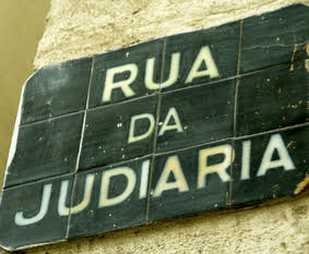One of several street signs in Lisbon's city center referencing the Jewish people (Photo: Lisbon Explorer Tours)
