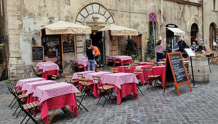 La Taverna Del Ghetto Kosher restaurant in Rome (Camelia.boban, CC BY-SA 4.0, via Wikimedia Commons)