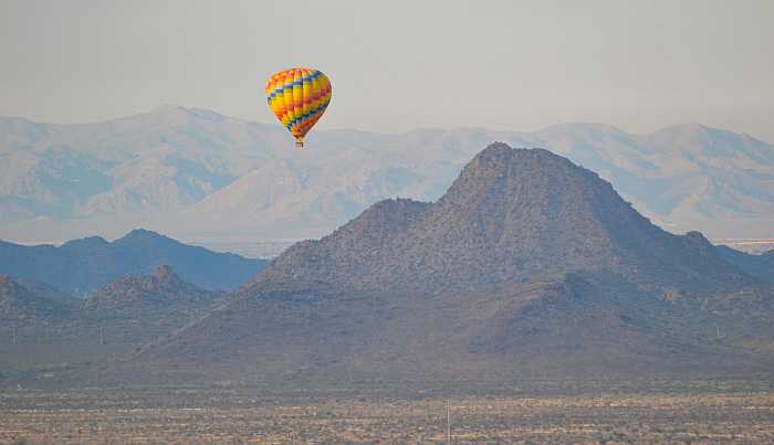 Hot air balloon ride over the desert in Arizona (Photo: Shutterstock)