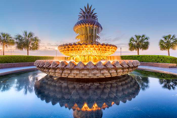 Pineapple fountain in Waterfront park