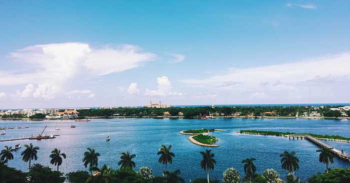 Palm Beach (Photo by Betty Subrizi on Unsplash)