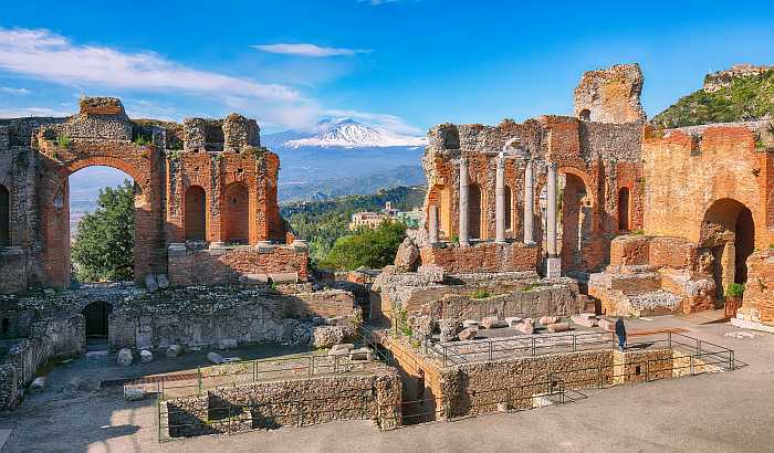 Pesach in Italy - Ruins of ancient Greek theater in Sicily (Photo: Envato)