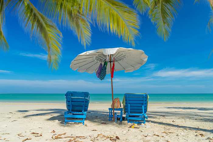 Passover vacation on the beach (Photo: Envato)