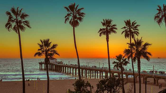 Sunset at the beach in California (Photo: Shutterstock)
