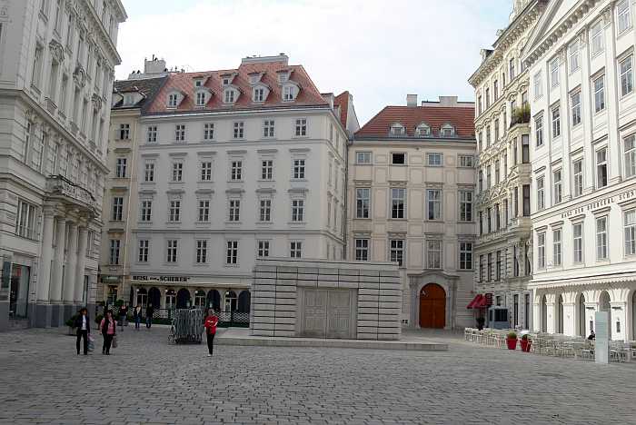 Judenplatz, Vienna with the Holocause Memorial (Photo: Wolfgang Sauber, CC BY-SA 3.0, via Wikimedia Commons)