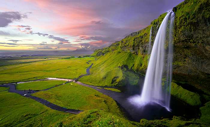 kosher guide to Iceland - seljalandoss waterfall.