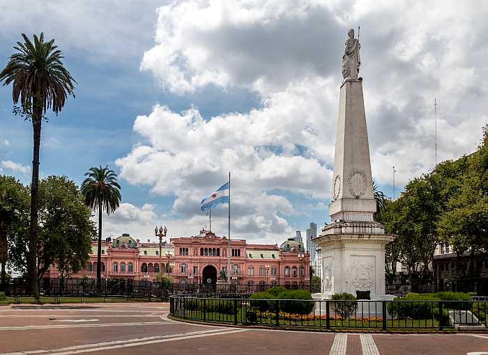 kosher vacation in Argentina - Plaza de Mayo and Casa Rosada in Buenos Aires 