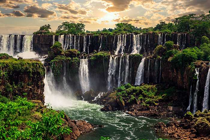 kosher vacation in argentina - Iguazu Falls (Photo: Envato)