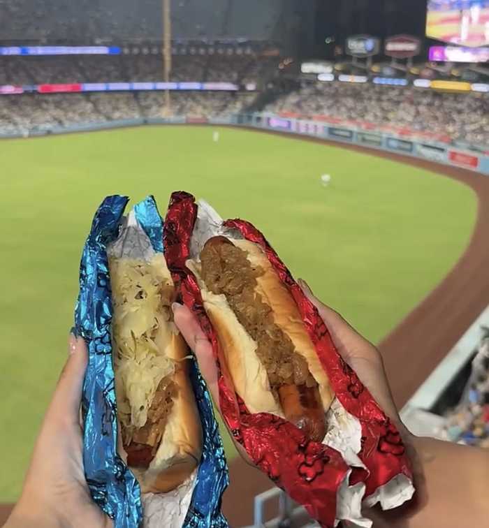 Guide to kosher food at baseball games.