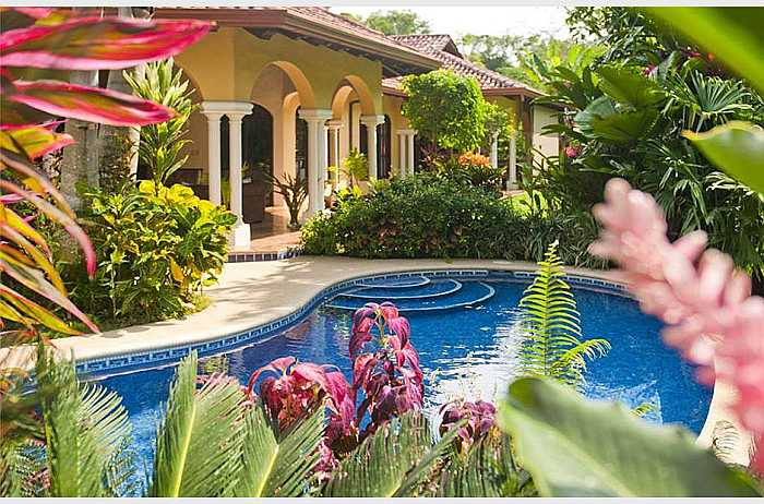 Guide to kosher summer vacations.