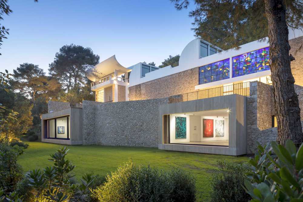 Boutique Passover program on the French Riviera with just 45 rooms at La Vague de Saint-Paul.