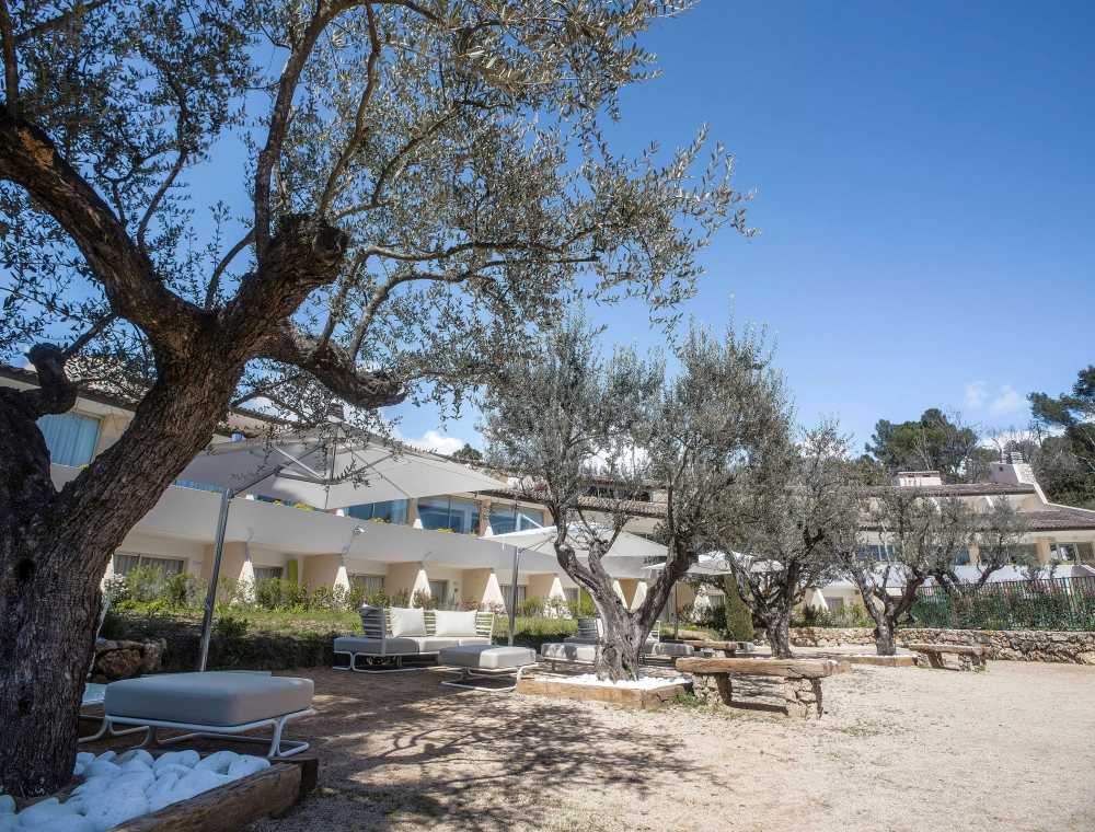 Boutique Passover program on the French Riviera with just 45 rooms at La Vague de Saint-Paul.