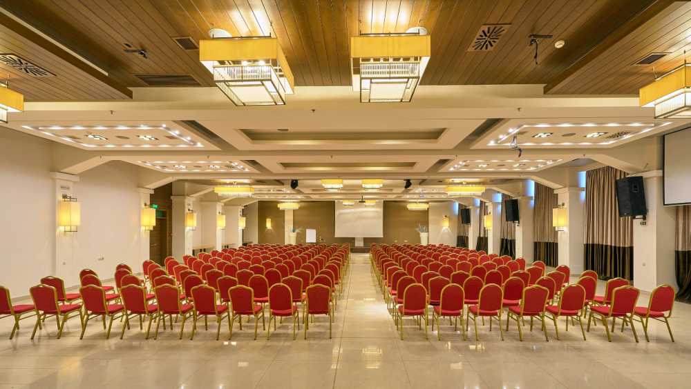 Passover Program in Paralia, Greece with Kangourou Prestige