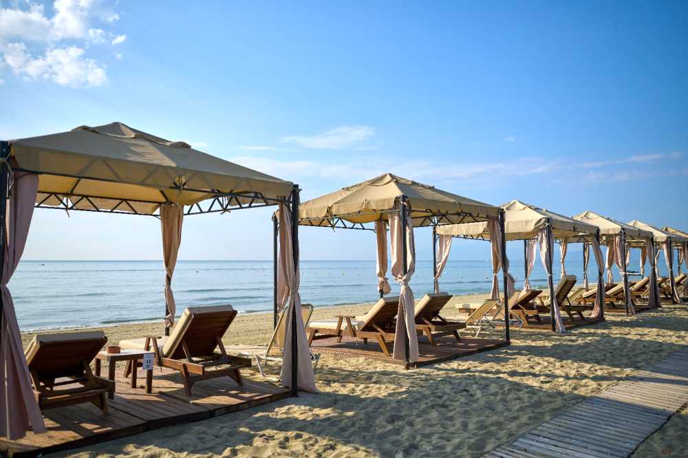 Passover Program in Paralia, Greece with Kangourou Prestige