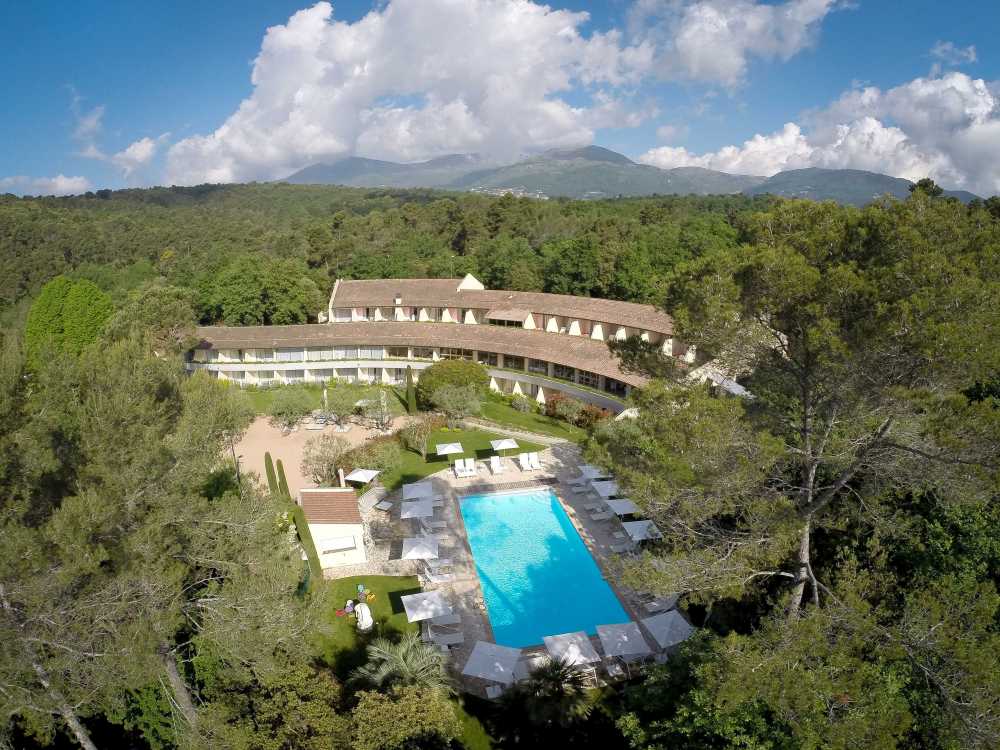 Boutique Passover program on the French Riviera with just 45 rooms at La Vague de Saint-Paul.
