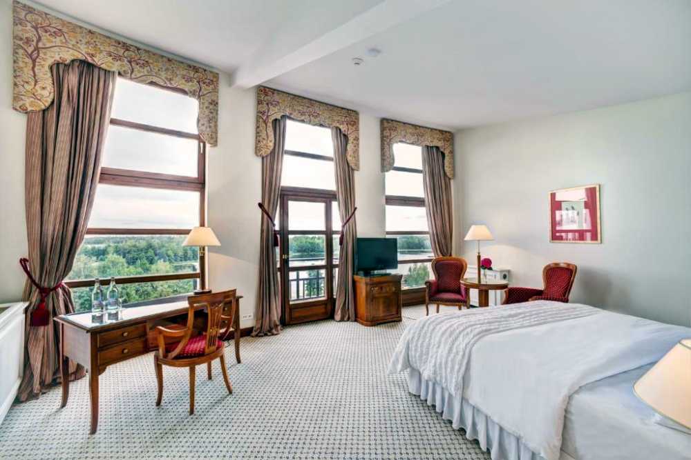 Experience a luxurious Glatt Mehadrin Passover 2026 at the prestigious Vilnius Grand Resort in Lithuania. 