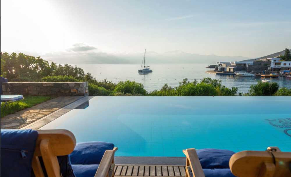 Celebrate Passover 2026 at Elounda Beach Palace in Crete with Odem Traiteur.