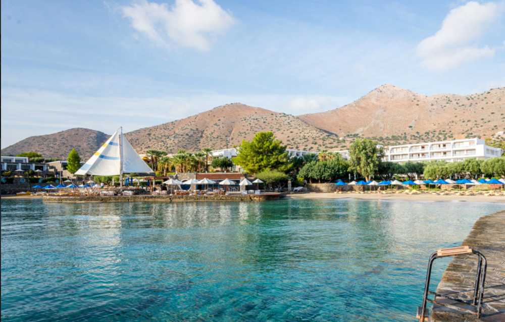 Celebrate Passover 2026 at Elounda Beach Palace in Crete with Odem Traiteur.