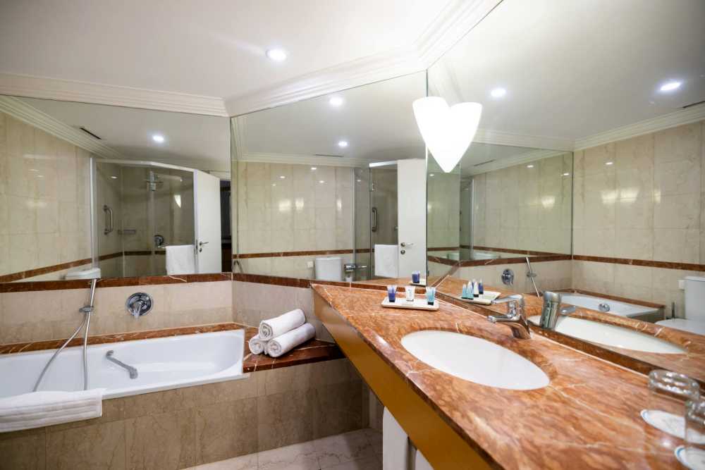 Experience an unforgettable Pesach at the David Dead Sea Resort & Spa with Tour Plus.