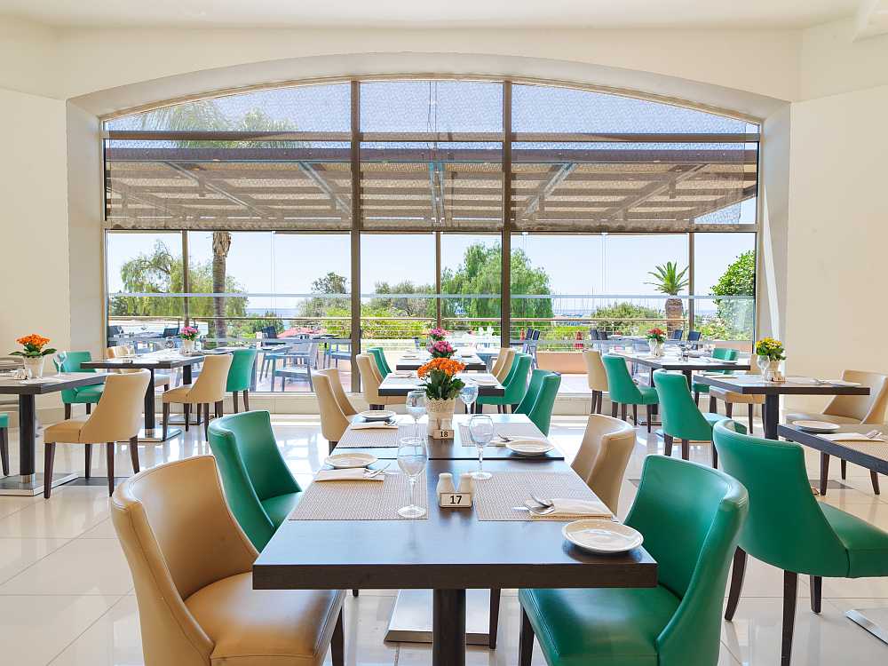 Celebrate Pesach 2026 in style with VivaLux Escapes at the St Raphael Resort in Cyprus.