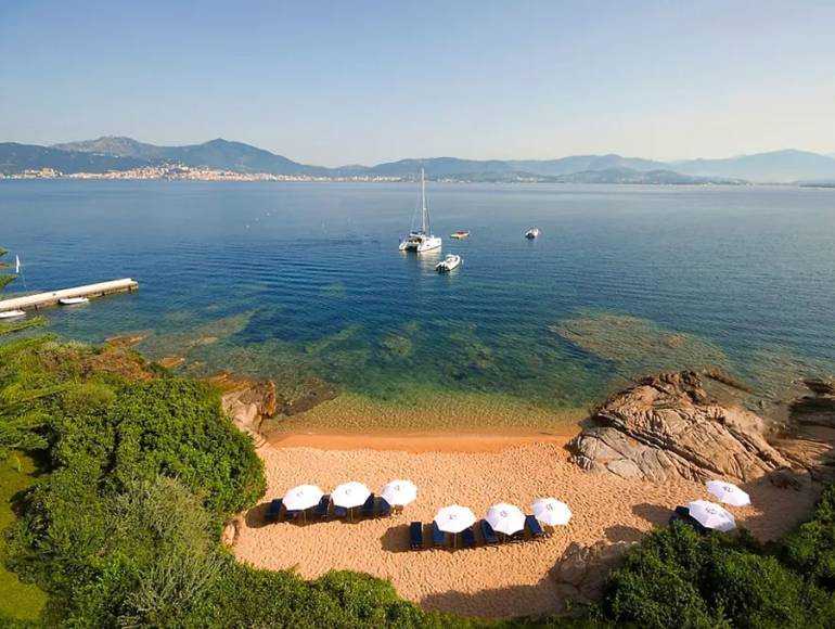 Celebrate Passover 2026 in Corsica with Blue Voyages at the Sofitel Golfe d’Ajaccio.