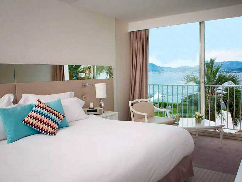 Celebrate Passover 2026 in Corsica with Blue Voyages at the Sofitel Golfe d’Ajaccio.