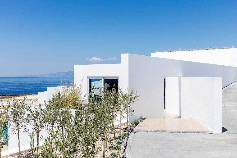 Club Paradise Luxury Passover Program 2026 at The Andronis Arcadia Hotel in Santorini, Greece