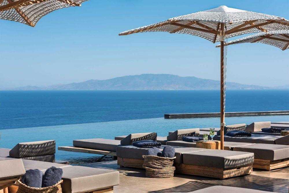 Club Paradise Luxury Passover Program 2026 at The Andronis Arcadia Hotel in Santorini, Greece