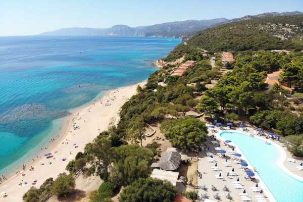 Celebrate Passover 2026 in Sardinia, Italy with D & S Prestige at the four-star Club Esse Palmasera.