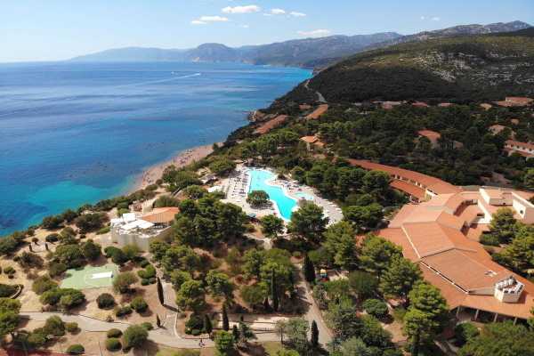 Celebrate Passover 2026 in Sardinia, Italy with D & S Prestige at the four-star Club Esse Palmasera.