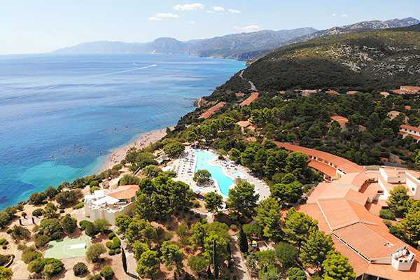 Celebrate Passover 2026 in Sardinia, Italy with D & S Prestige at the four-star Club Esse Palmasera.