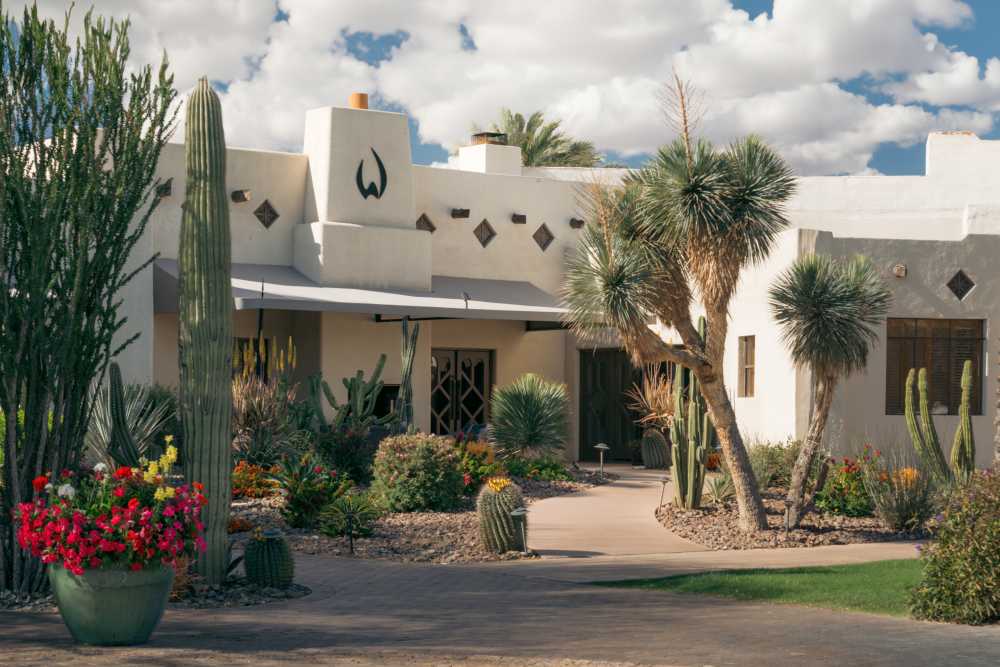 Experience a luxury Passover getaway with Elegant Essen Retreats at the Wigwam Resort in Phoenix, Arizona.