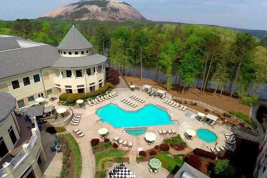 Experience Passover 2026 in Atlanta with Horizon Getaway at Atlanta Evergreen Lakeside Resort.