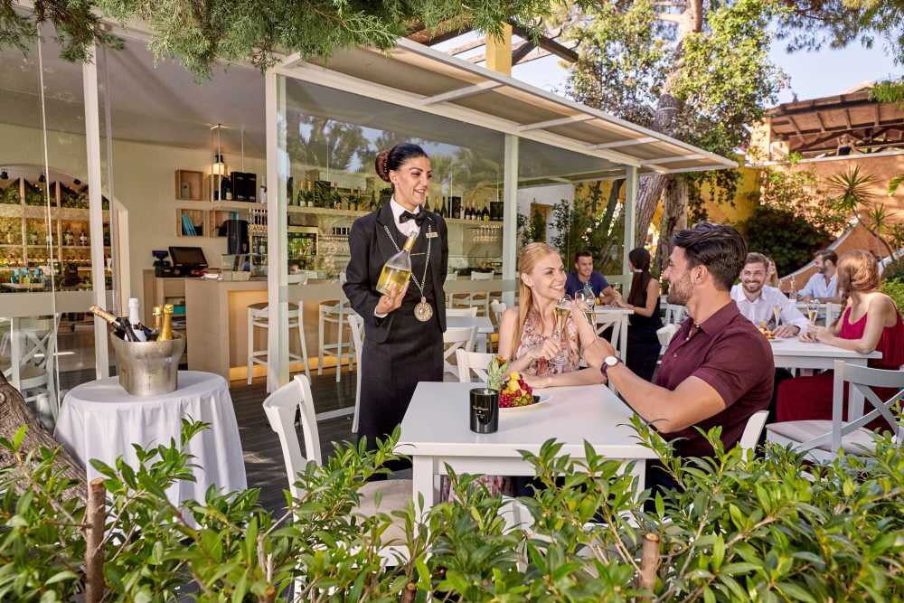 Experience an exclusive Glatt Kosher Passover 2026 with J World Club at Forte Village in Sardinia.