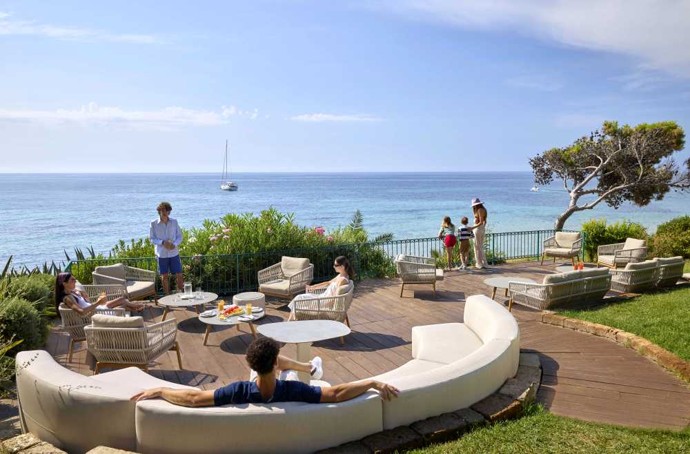 Experience an exclusive Glatt Kosher Passover 2026 with J World Club at Forte Village in Sardinia.