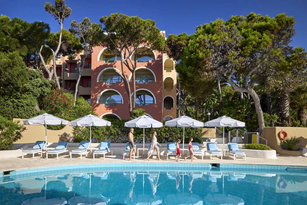 Experience an exclusive Glatt Kosher Passover 2026 with J World Club at Forte Village in Sardinia.