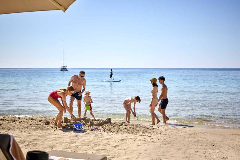 Experience an exclusive Glatt Kosher Passover 2026 with J World Club at Forte Village in Sardinia.