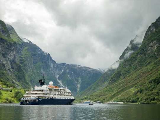 Explore England, Ireland, Scotland & the Hebrides on an all-kosher 11-day British Isles expedition with Kosher River Cruises.