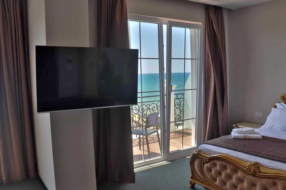 Experience a luxurious Passover 2026 with Kosher Trip at the Amelia Mare Resort in Golem, Albania.